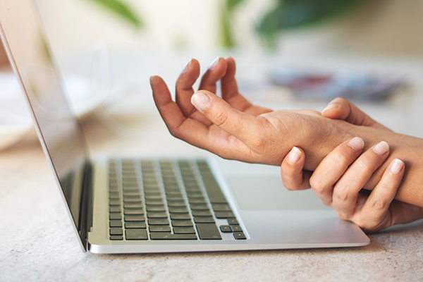 Struggling with Hand Pain? Carpal Tunnel & Trigger Finger Solutions